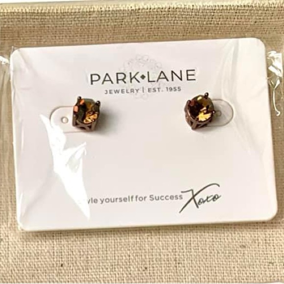 NWT Park Lane CHOCOLATE Impression Stud earrings 3 carats Austrian crystals - Picture 2 of 2